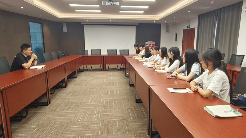 我院团总支书记与第二届学生会主...